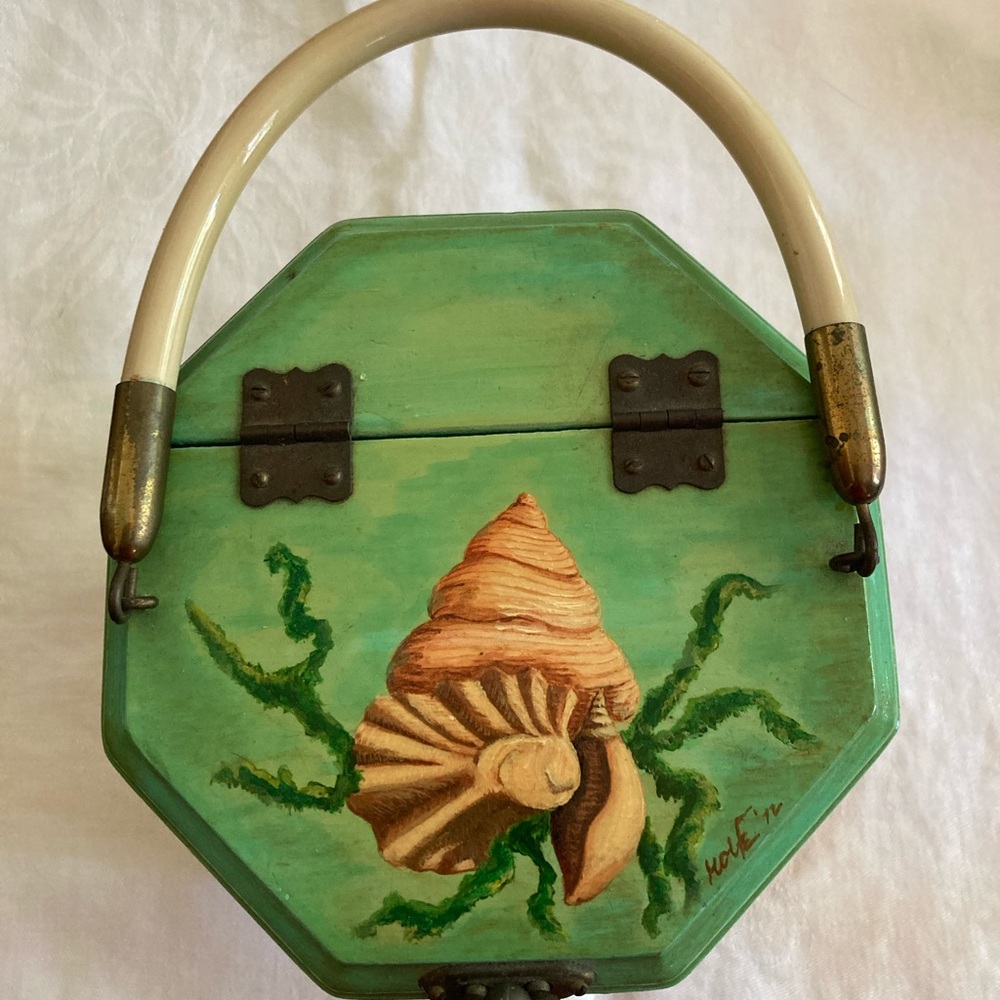 Green Octagonal Seashell Handbag
